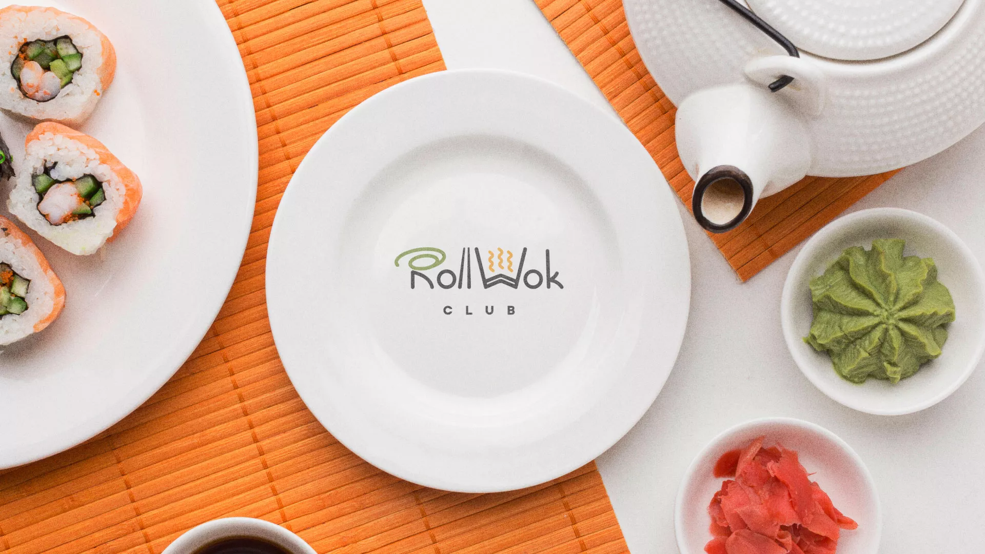 Разработка логотипа и фирменного стиля суши-бара «Roll Wok Club» в Холмске